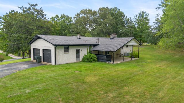 2809 Country Club Dr, Centerville, TN 37033