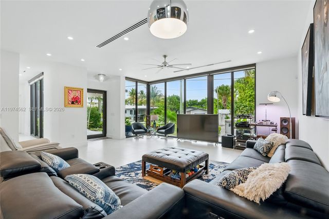 1845 NE 124th St, North Miami, FL 33181