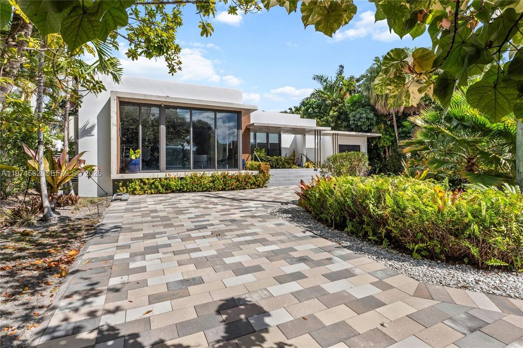 1845 NE 124th St, North Miami, FL 33181