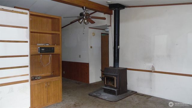 973 Davis Lake Road, Morton, WA 98356