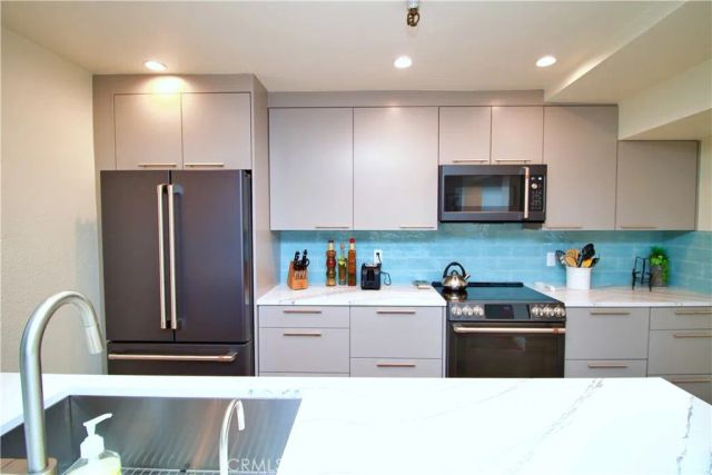 230 S Catalina Avenue 107, Redondo Beach, CA 90277