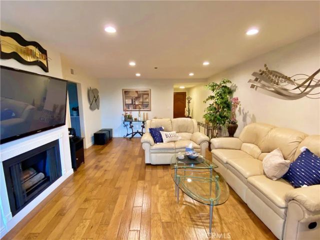 230 S Catalina Avenue 107, Redondo Beach, CA 90277