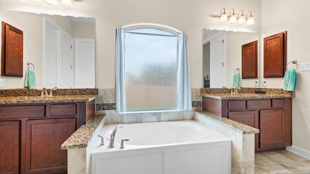 1040 Water Oak, Schertz, TX 78154