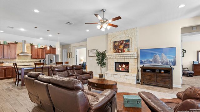 1040 Water Oak, Schertz, TX 78154