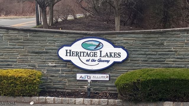 19 Amherst Ct, Hamburg Boro, NJ 07419