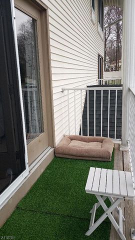 19 Amherst Ct, Hamburg Boro, NJ 07419