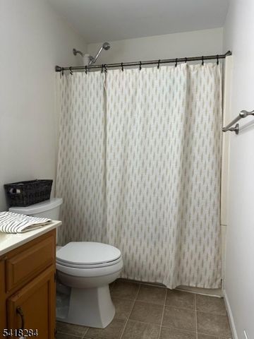 19 Amherst Ct, Hamburg Boro, NJ 07419