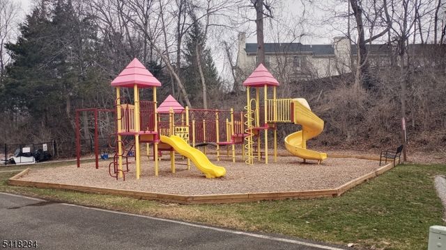 19 Amherst Ct, Hamburg Boro, NJ 07419