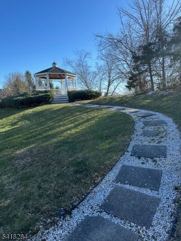 19 Amherst Ct, Hamburg Boro, NJ 07419