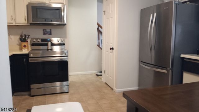 19 Amherst Ct, Hamburg Boro, NJ 07419