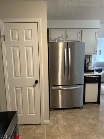 19 Amherst Ct, Hamburg Boro, NJ 07419