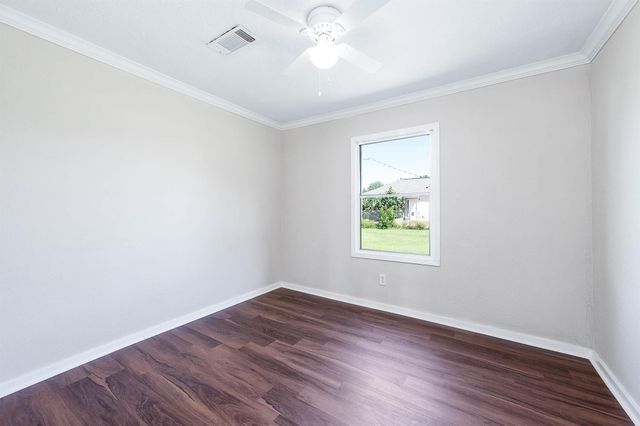 2214 11th Avenue N, Texas City, TX 77590