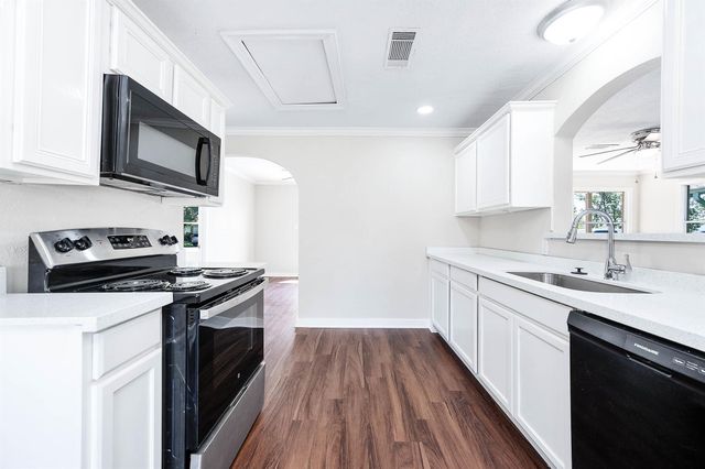 2214 11th Avenue N, Texas City, TX 77590