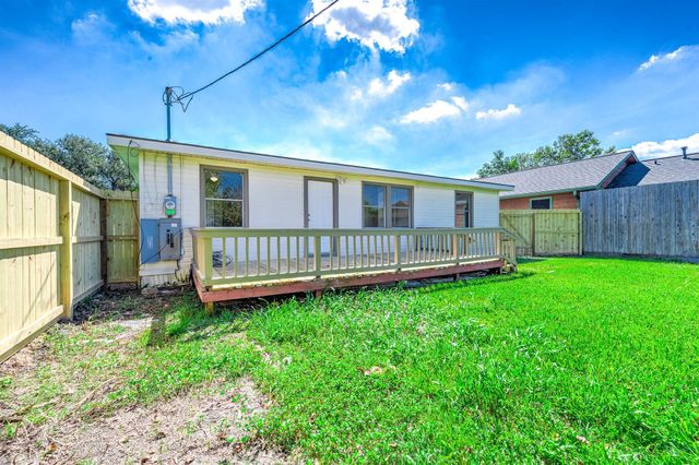 2214 11th Avenue N, Texas City, TX 77590