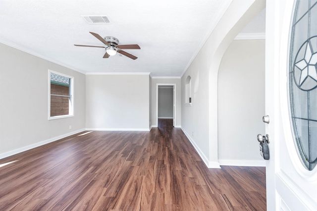2214 11th Avenue N, Texas City, TX 77590