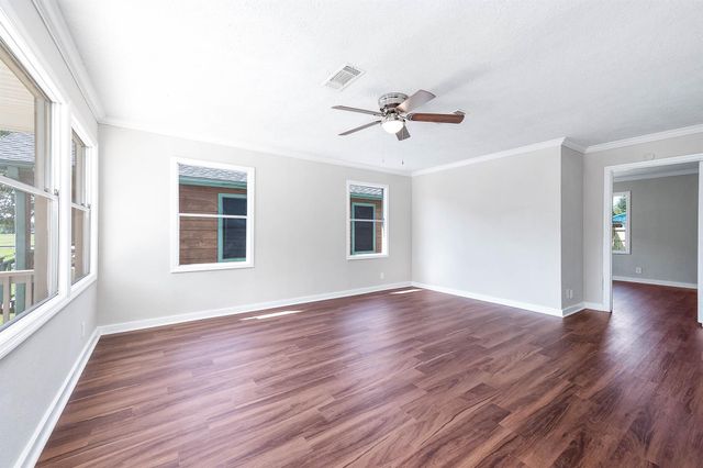 2214 11th Avenue N, Texas City, TX 77590