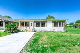 2214 11th Avenue N, Texas City, TX 77590