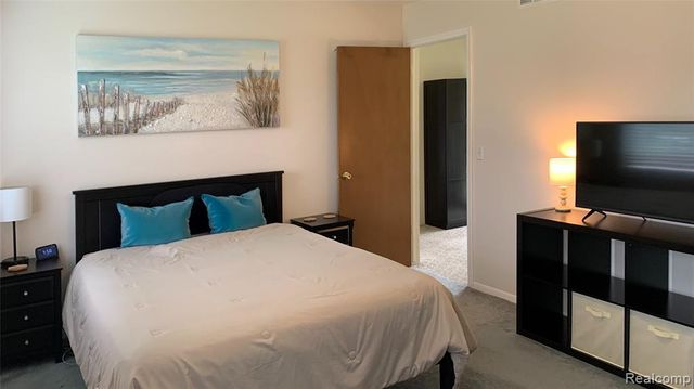 5229 Regimental Banner Drive, Grand Blanc, MI 48439