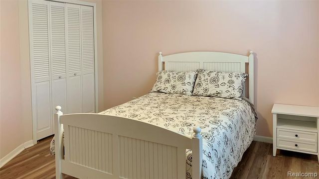 5229 Regimental Banner Drive, Grand Blanc, MI 48439