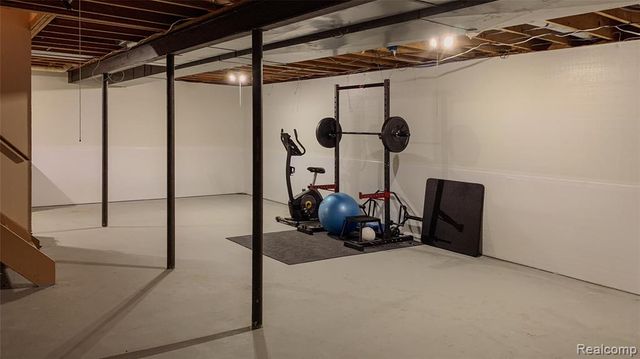 5229 Regimental Banner Drive, Grand Blanc, MI 48439