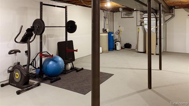 5229 Regimental Banner Drive, Grand Blanc, MI 48439