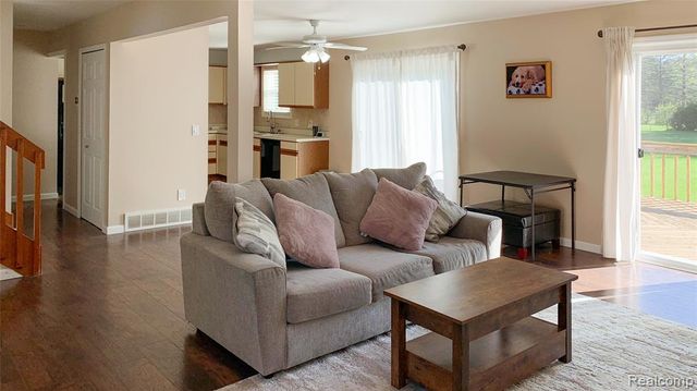 5229 Regimental Banner Drive, Grand Blanc, MI 48439