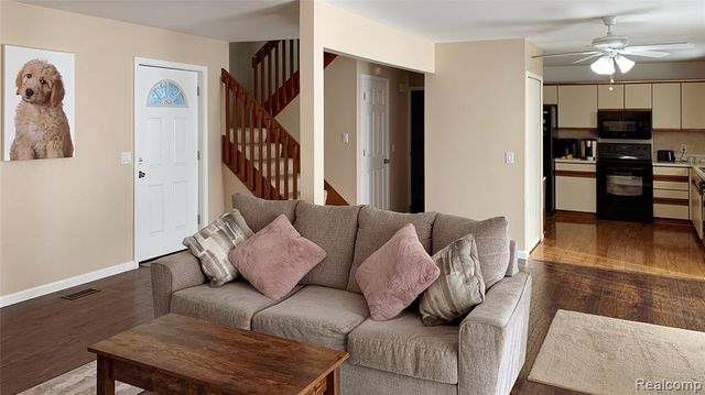 5229 Regimental Banner Drive, Grand Blanc, MI 48439