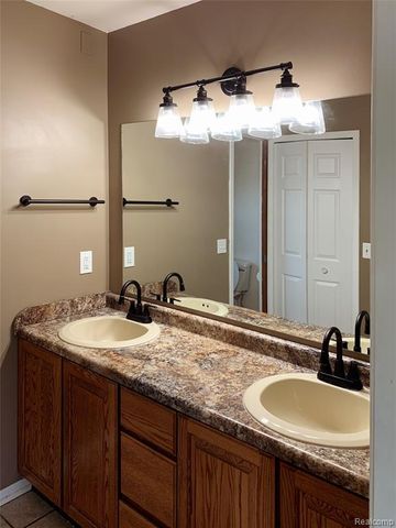 5229 Regimental Banner Drive, Grand Blanc, MI 48439