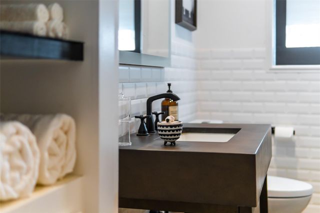 3902 Colquitt Street, Houston, TX 77027