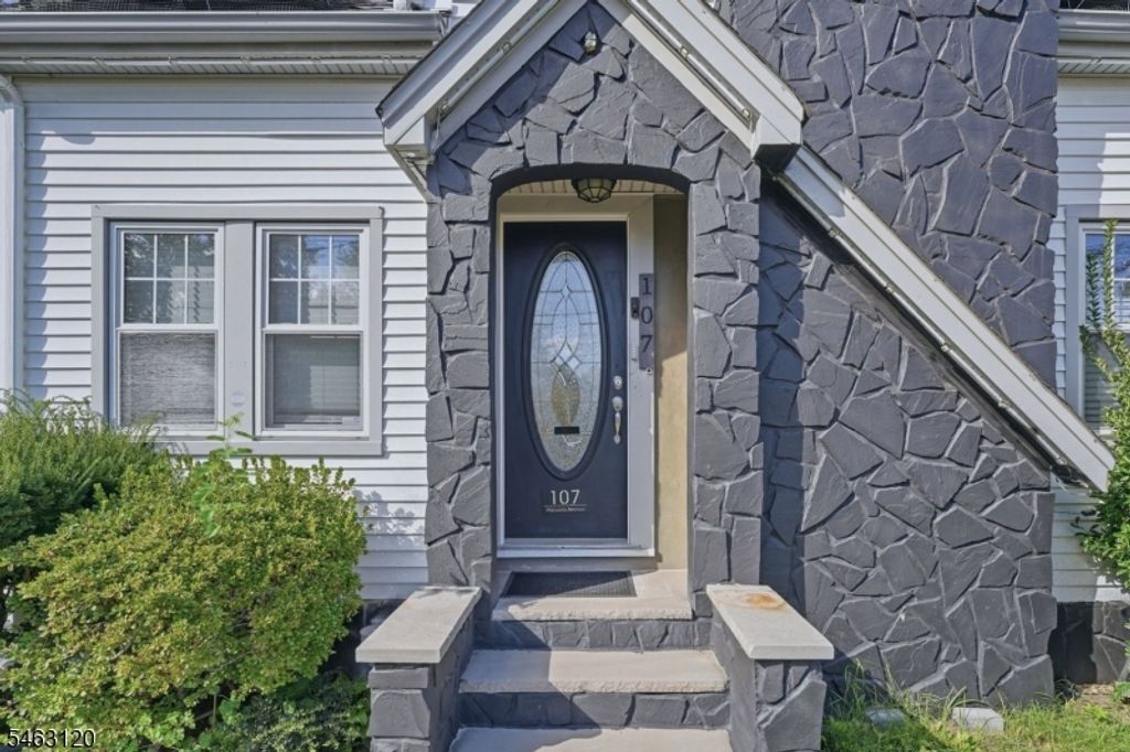107 Palisade Ave, Bergenfield Boro, NJ 07621 — photo 2