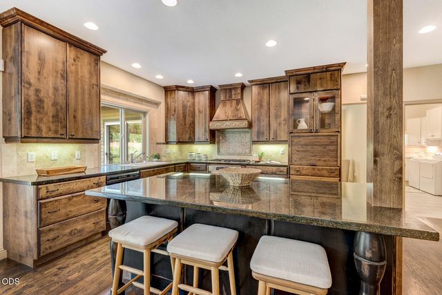 61524 Tam McArthur Loop, Bend, OR 97702