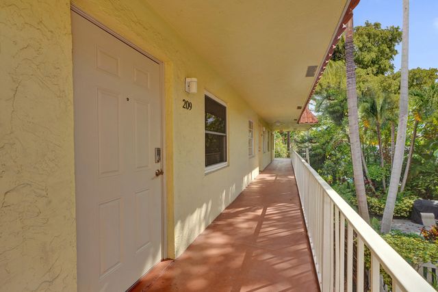 1125 NE 16th Place 209, Fort Lauderdale, FL 33305