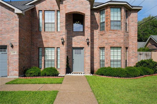 202 Augusta Dr, Portland, TX 78374