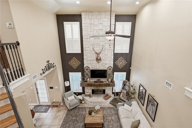 202 Augusta Dr, Portland, TX 78374