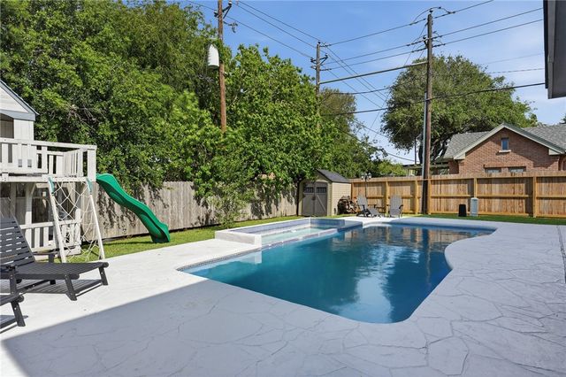 202 Augusta Dr, Portland, TX 78374