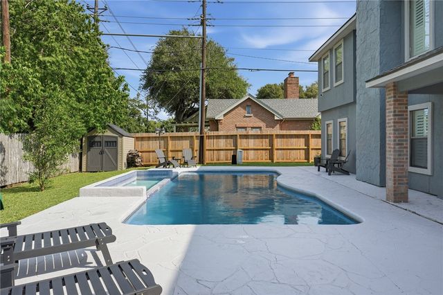 202 Augusta Dr, Portland, TX 78374
