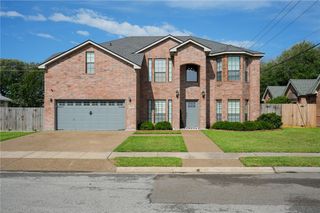 202 Augusta Dr, Portland, TX 78374
