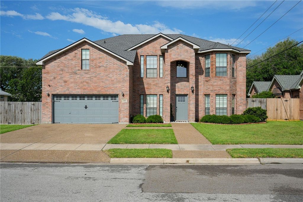 202 Augusta Dr, Portland, TX 78374
