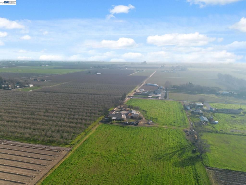 Image 5 of property listing at 3601 3601 W Simmons Rd, Turlock, CA 95380