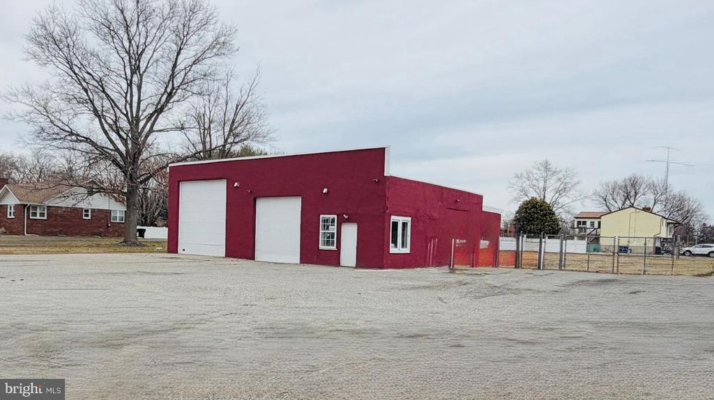 320 S WHITE HORSE PIKE, HAMMONTON, NJ 08037 — exterior
