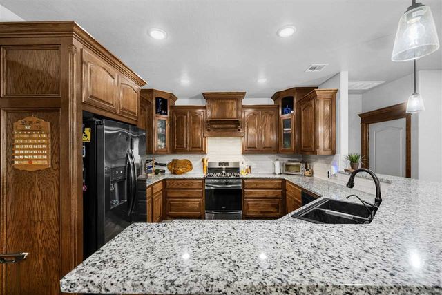 1022 Skyridge Dr, Elgin, OK 73538