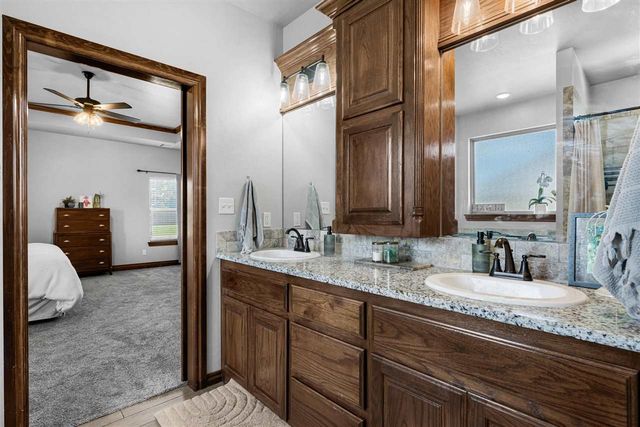 1022 Skyridge Dr, Elgin, OK 73538