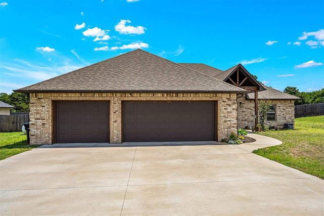 1022 Skyridge Dr, Elgin, OK 73538