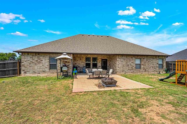1022 Skyridge Dr, Elgin, OK 73538