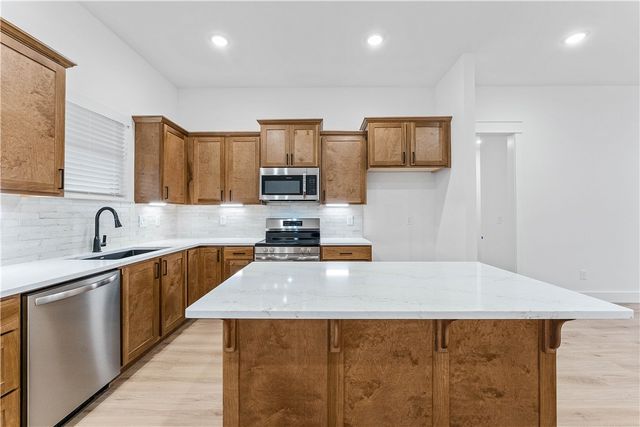 16 Celtic Drive, Bella Vista, AR 72714