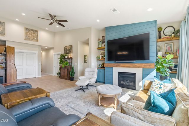 1681 Thomas Road, Medford, OR 97501