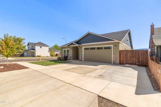 1681 Thomas Road, Medford, OR 97501