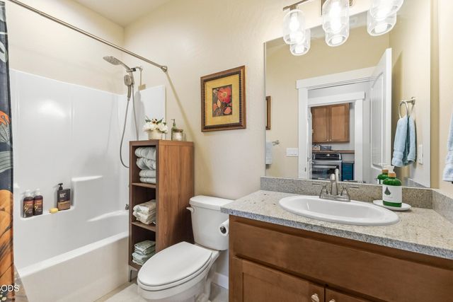 1681 Thomas Road, Medford, OR 97501