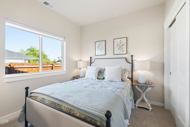 1681 Thomas Road, Medford, OR 97501