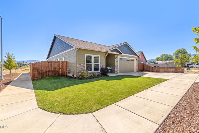 1681 Thomas Road, Medford, OR 97501